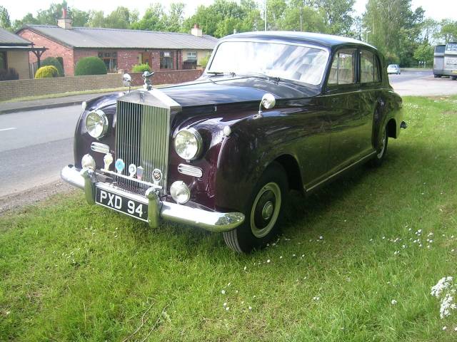 Rolls Royce Silver Dawn 4.6 James Young Bodied Saloon Petrol Black/red